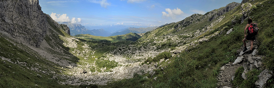 Bella vista sull'ampio Vallone dei mughi, che saliamo ad anellom dal sent. 101-estivo e scenderemo dal sent. 101-invernale